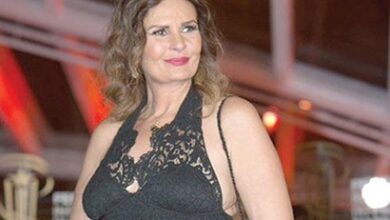 الفنانة يسرا