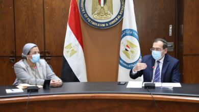 وزيرا البترول والبيئة خلال الاجتماع