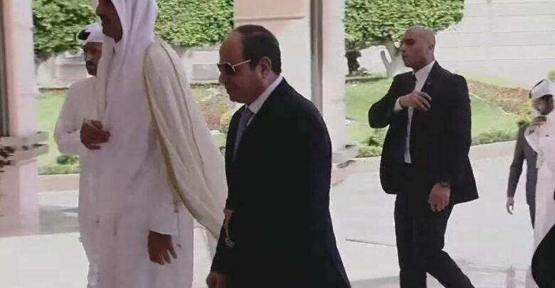 الرئيس السيسي يودع أمير قطر