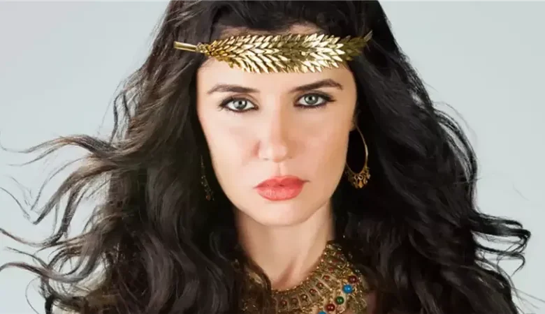 الفنانة- غادة عادل